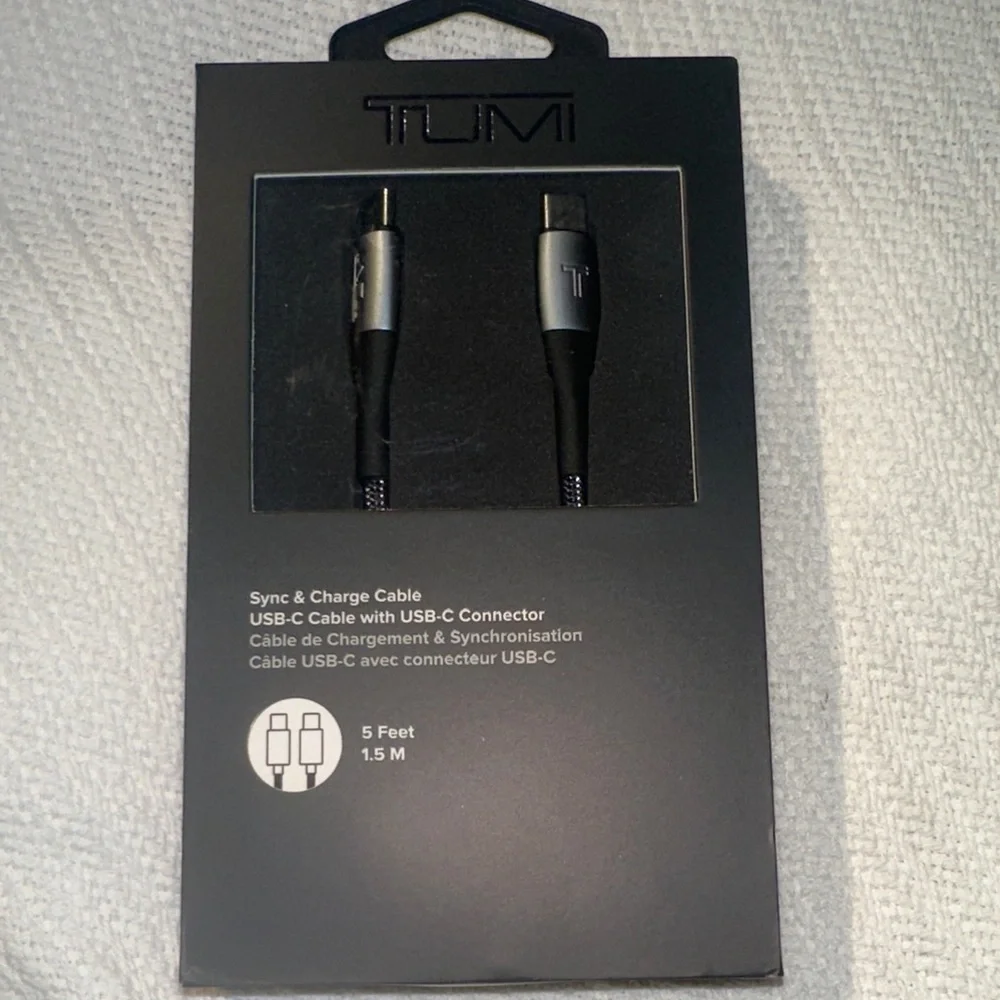 Tumi Sync & Charge Black USB-C to USB-C Sync Cable - 5 ft /1.5 M NIB